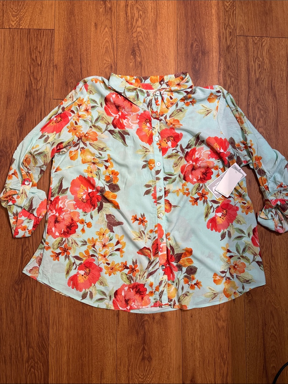 fig and flower Mint Floral Button-Front Blouse with Coral Blooms - Picture 2 of 4